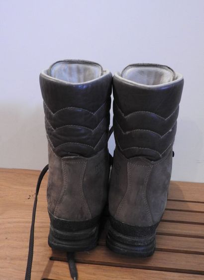 MEINDEL.

Paire de chaussures en cuir et...