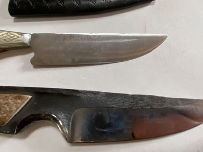 Deux couteaux de chasse, un en fer forgé...