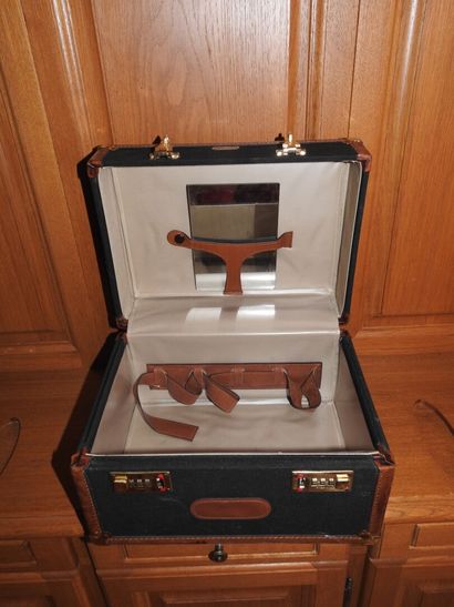 Valise rectangulaire de voyage en toile et...