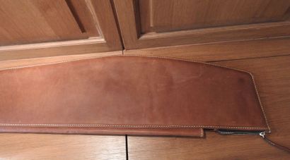 Étui pour carabine en cuir intérieur mouton.

L....