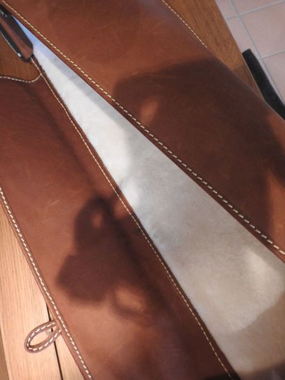 Étui pour carabine en cuir intérieur mouton.

L....