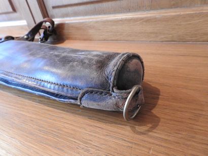 HOLLAND ET HOLLAND.

Étui pour fusil en cuir,...