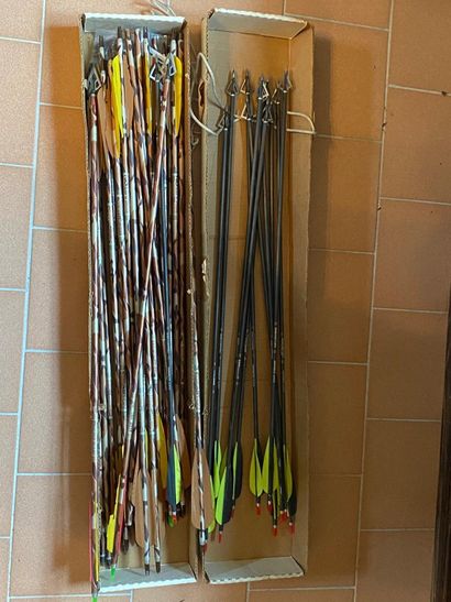 Important lot de flèches pour arc de chasse...