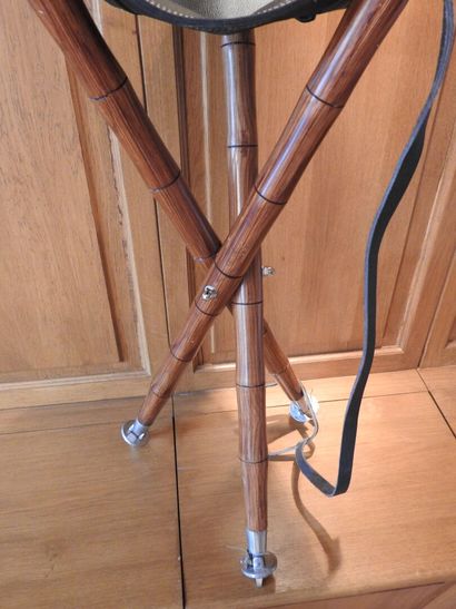 Trépied en bois imitation bambou avec assise...