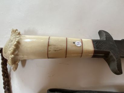 Couteau de chasse à lame en acier damassé,...