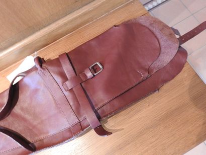 Housse double pour fusils en cuir.

L. 120...