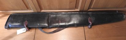 HOLLAND ET HOLLAND.

Étui pour fusil en cuir,...