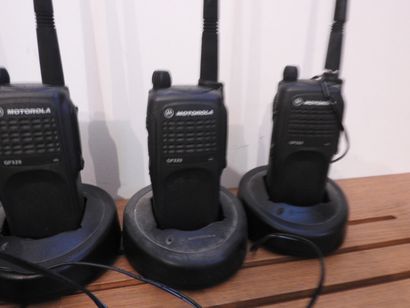 Lot de six talkies walkies de marque MOTOROLA,...