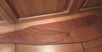 Étui pour carabine en cuir intérieur mouton.

L....