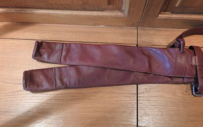 Housse double pour fusils en cuir.

L. 120...