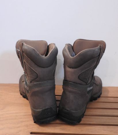 CHIRUCA.

Paire de chaussures en cuir et...