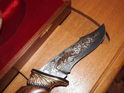 Important couteau de chasse Russe, la lame...