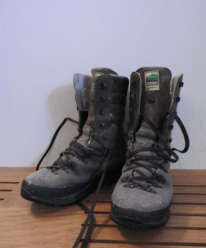 MEINDEL.

Paire de chaussures en cuir et...