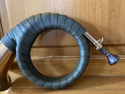 Petite trompe de chasse à coulisse en laiton...