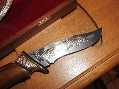Important couteau de chasse Russe, la lame...