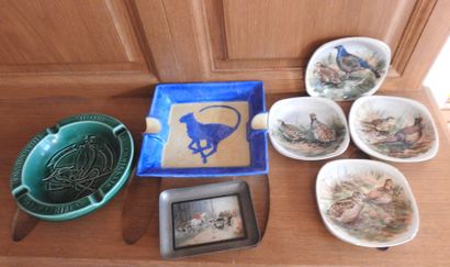 Ensemble en porcelaine et faïence comprenant :...