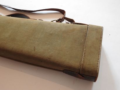 Étui jambon en toile et cuir.

(usures, griffures,...