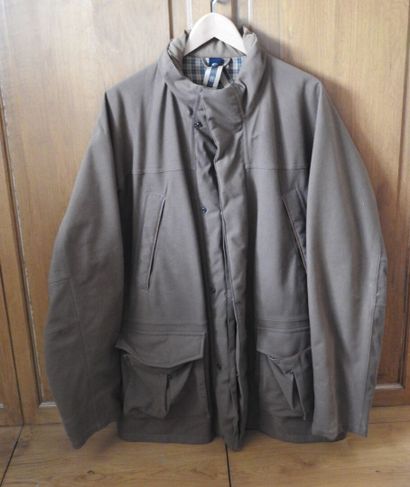 BERETTA.

Veste de chasse en toile marron.

Taille :...