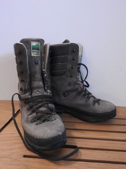 MEINDEL.

Paire de chaussures en cuir et...