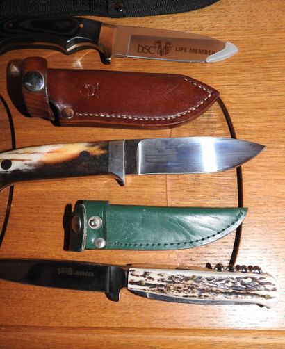 Trois couteaux de chasse dont : Puma Life...