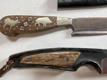 Deux couteaux de chasse, un en fer forgé...