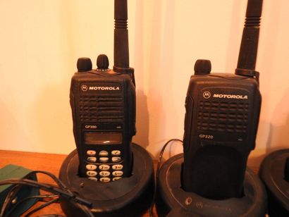 Lot de six talkies walkies de marque MOTOROLA,...