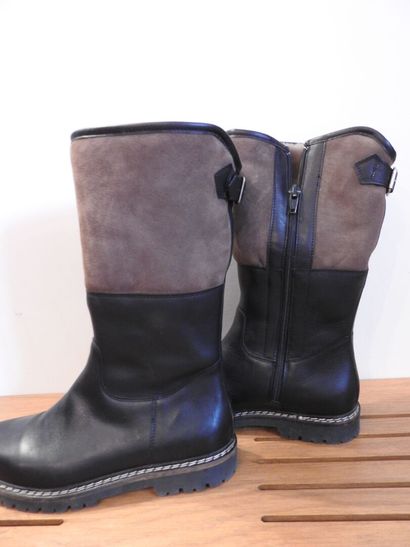 ROCCIA.

Paire de bottes en cuir et fourrées.

Pointure :...