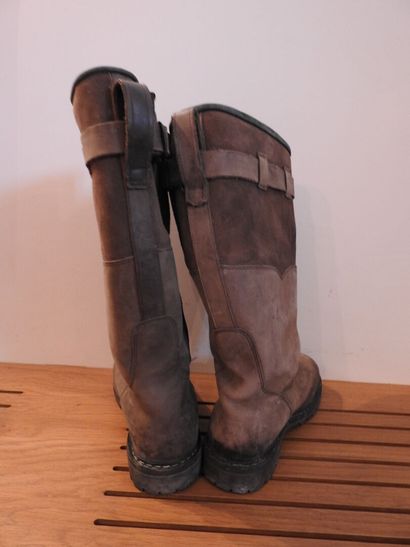 VÖLKL.

Paire de bottes en cuir et fourrée...
