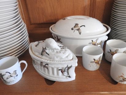 Porcelaine de PARIS : Partie de service en...
