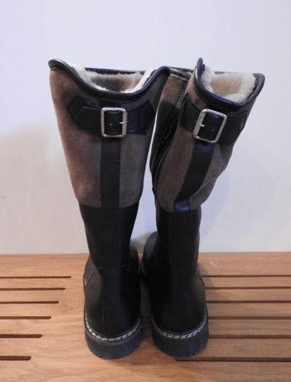 ROCCIA.

Paire de bottes en cuir et fourrées.

Pointure :...