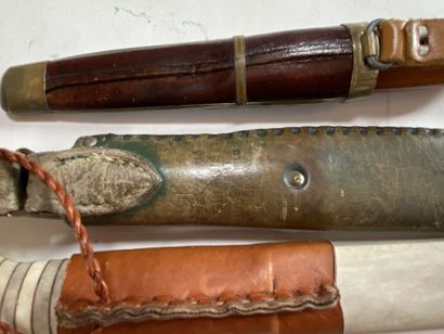Trois couteaux de chasse dont un ERN Solingen...