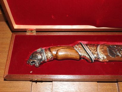 Important couteau de chasse Russe, la lame...