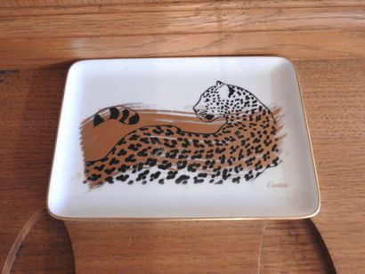 CARTIER : vide poche en porcelaine à décor...