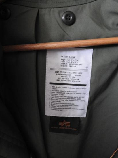Deux vestes de chasses en toile dont une...