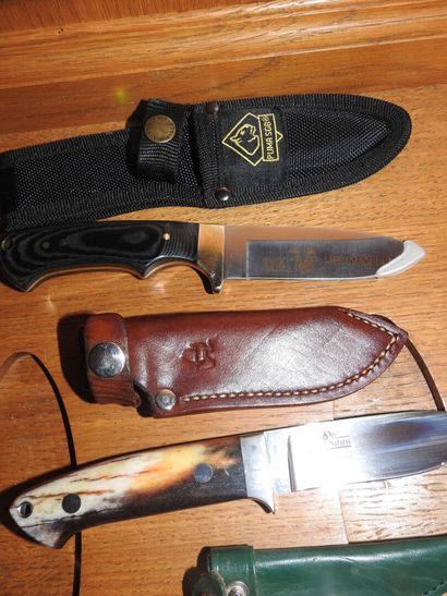Trois couteaux de chasse dont : Puma Life...
