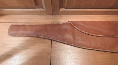 Étui pour carabine en cuir intérieur mouton.

L....