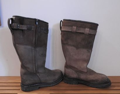 VÖLKL.

Paire de bottes en cuir et fourrée...