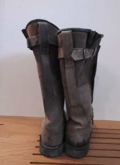 VÖLKL.

Paire de bottes en cuir et fourrée...