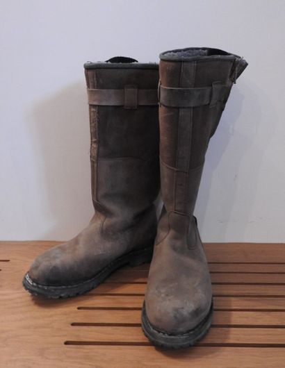 VÖLKL.

Paire de bottes en cuir et fourrée...