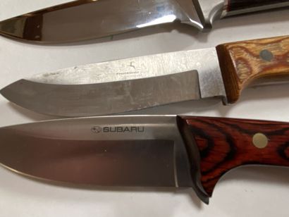 Lot de trois couteaux de chasse dont Rostfrei,...