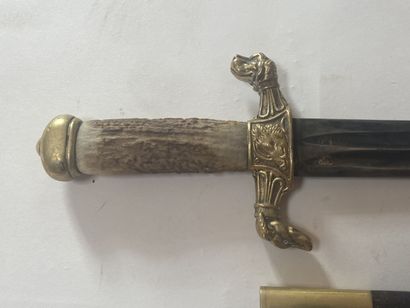 Dague de vènerie, manche en andouiller, garde...