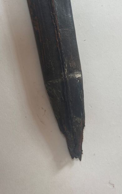 Dague de vènerie, manche en andouiller, garde...