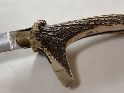 Couteau de chasse pliant réalisé dans un...
