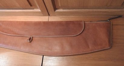 Étui pour carabine en cuir intérieur mouton.

L....