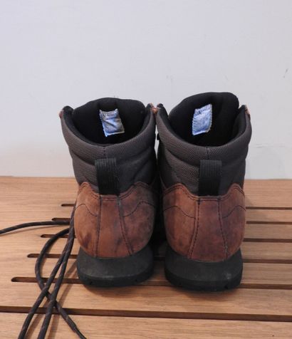 AIGLE.

Paire de chaussures de marche.

Pointure :...