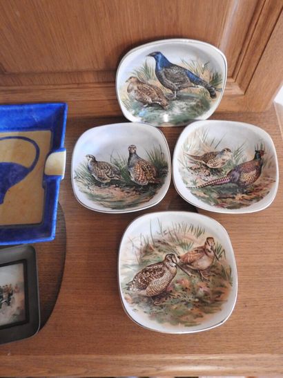 Ensemble en porcelaine et faïence comprenant :...