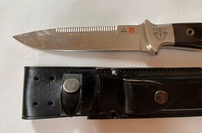 Couteau de chasse SEKI, manche en bois. Long.:...