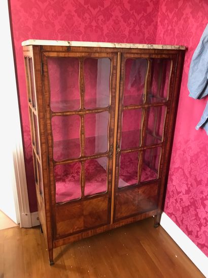 
Vitrine deux portes vitrées en bois mar...