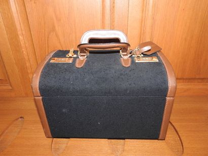 T. ANTHONY : Valise de transport en toile...