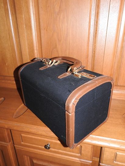 T. ANTHONY : Valise de transport en toile...